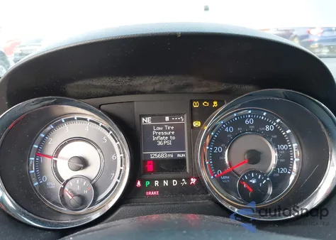 2016 Chrysler Town & Country Touring z USA, uszkodzony, nr VIN 2C4RC1BG8GR288672